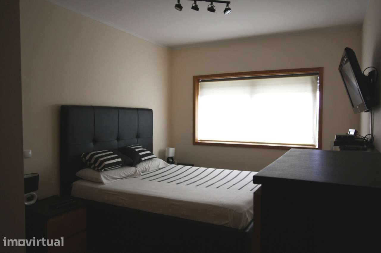 Apartamento T2 com 2 casas de banho e varanda - Grande imagem: 2/4