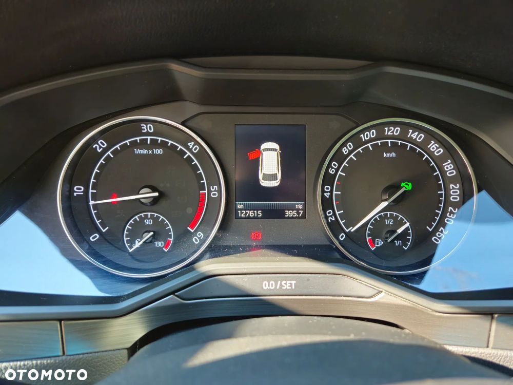 Skoda Superb 2.0 TDI SCR 4x4 Style DSG - 11