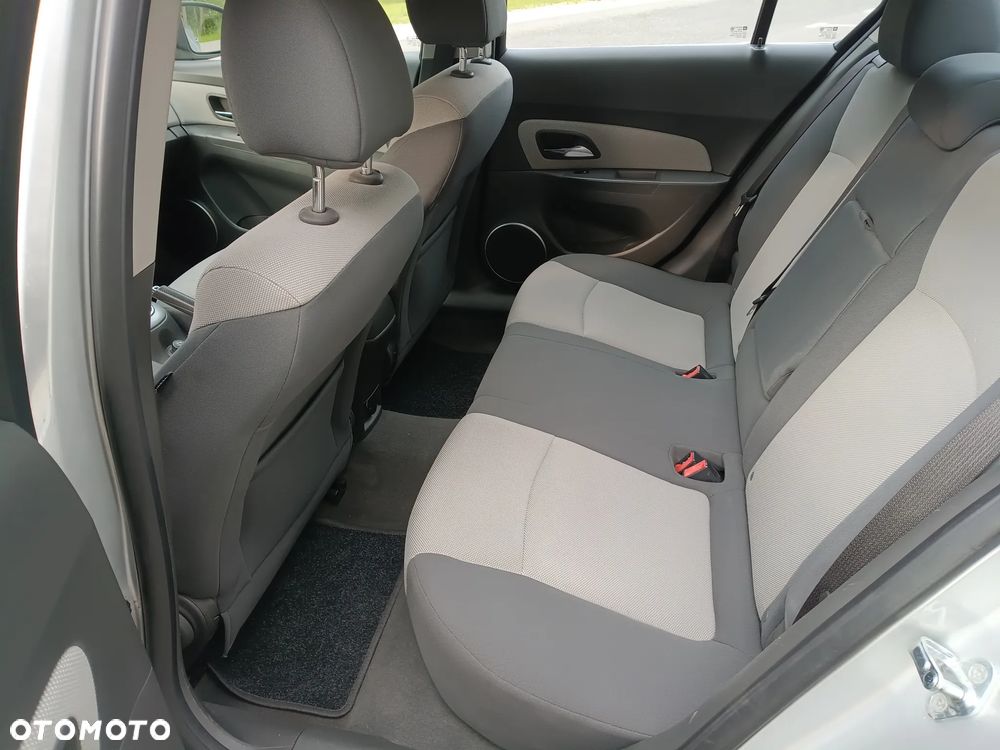 Chevrolet Cruze 1.8 LS - 12