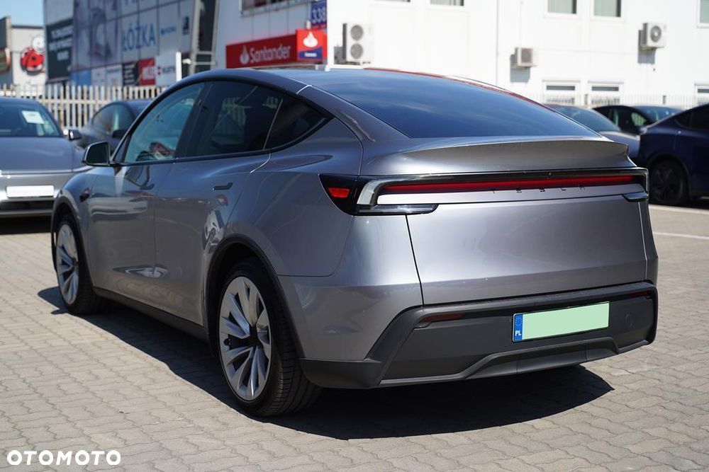 Tesla Y 83.1kWh Long Range RWD - 6