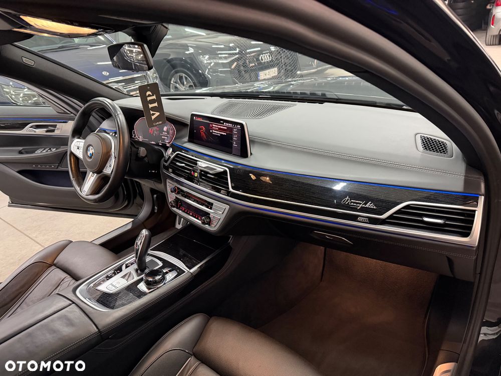 BMW Seria 7 745e sport - 24