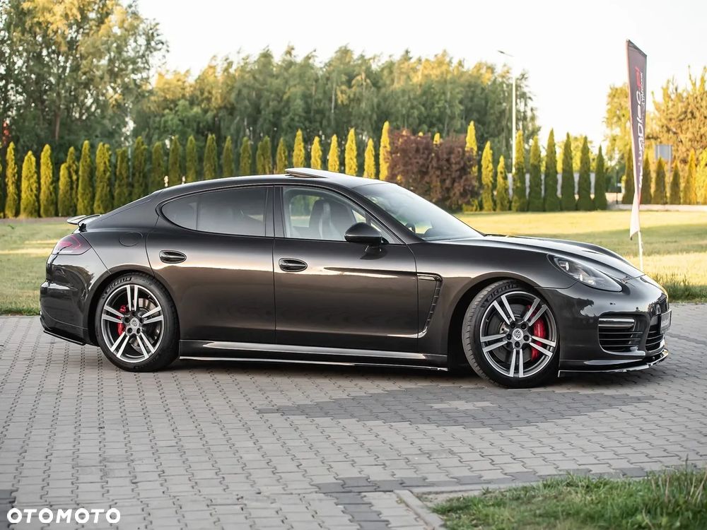 Porsche Panamera GTS - 12