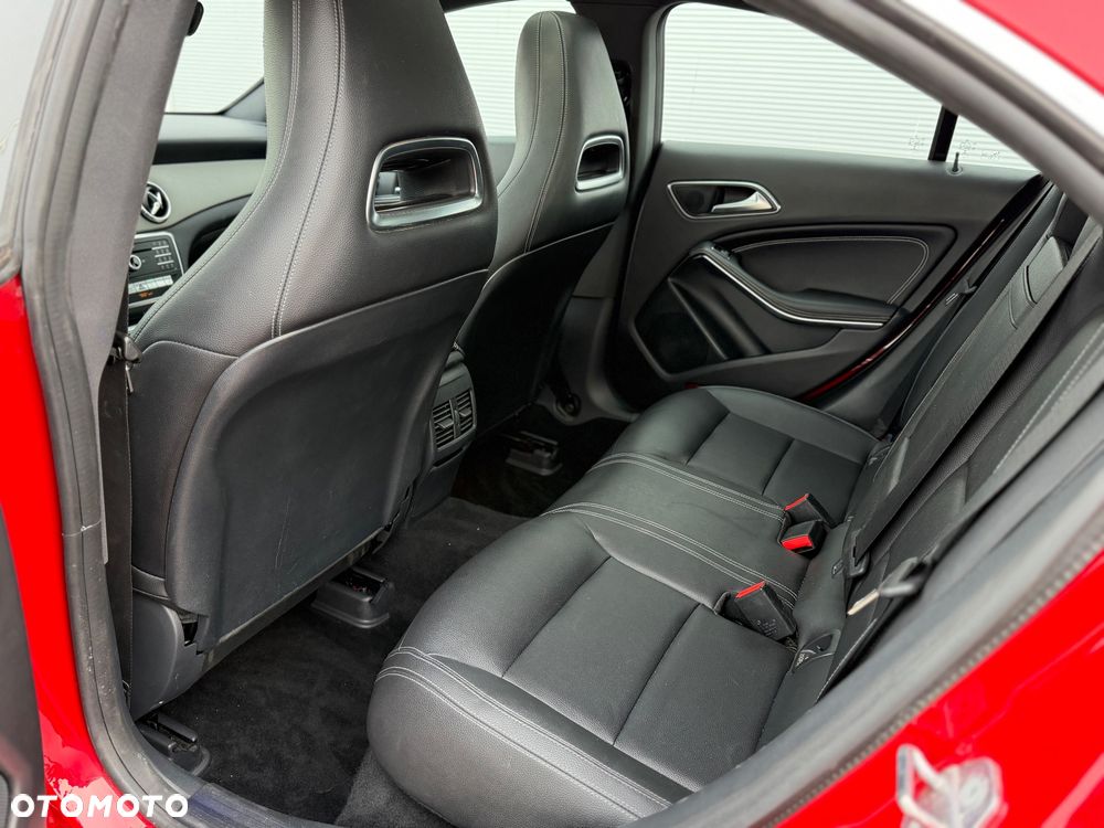 Mercedes-Benz CLA 250 4Matic 7G-DCT AMG Line - 14
