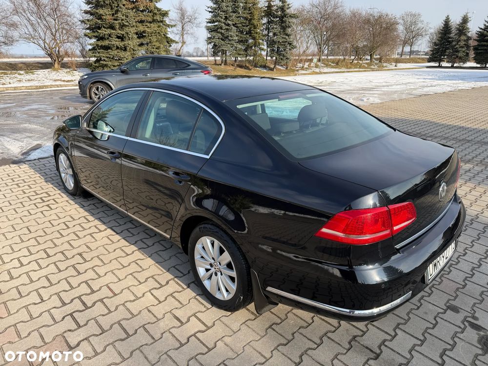Volkswagen Passat - 4