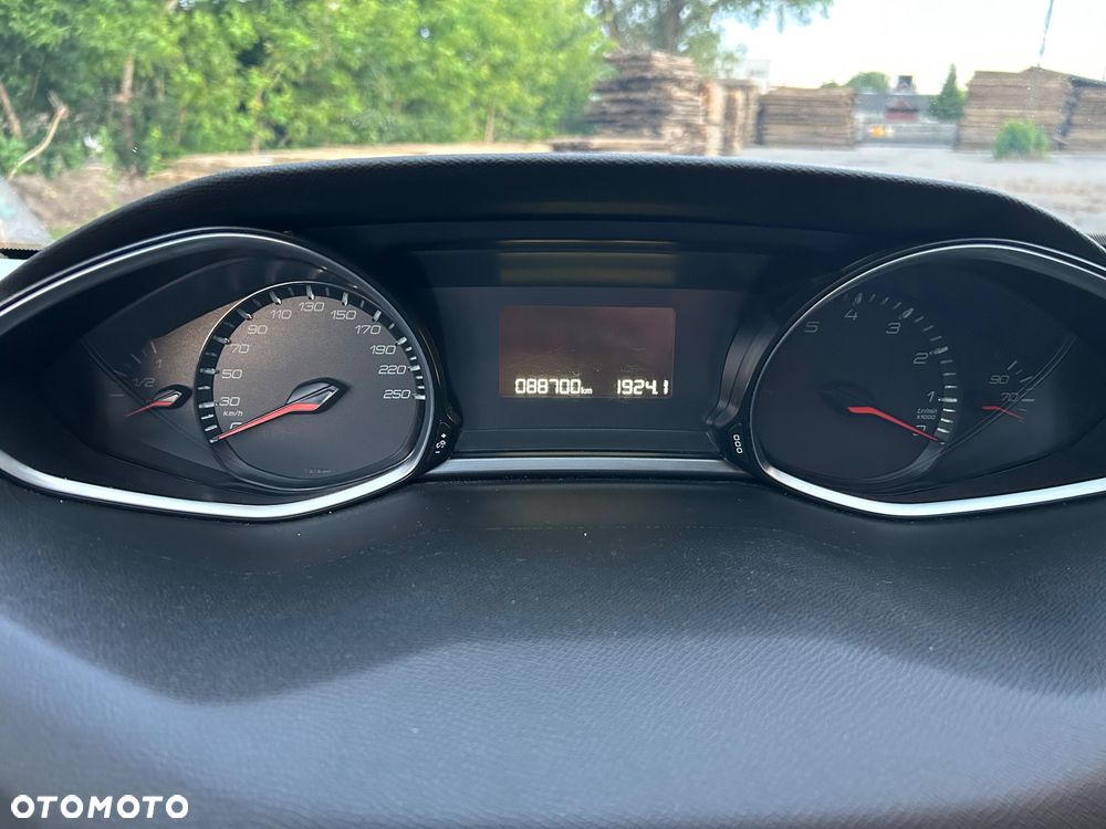 Peugeot 308 1.2 PureTech GPF Active Pack S&S EAT8 - 17