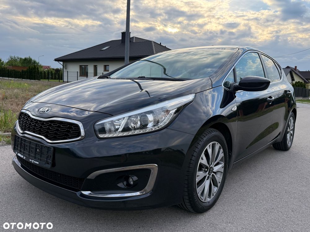 Kia Ceed 1.6 CRDi 136 ISG UEFA EURO 2016 - 10