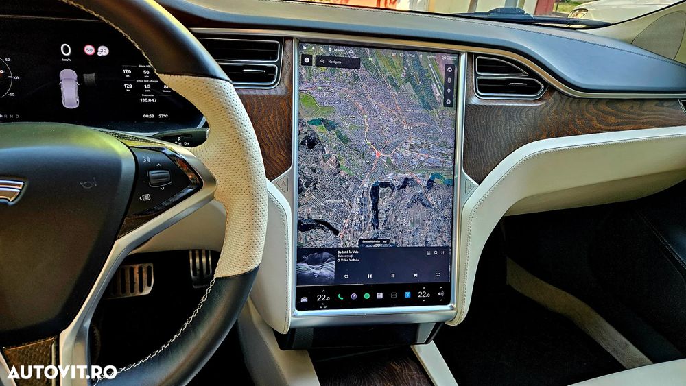 Tesla Model S - 4