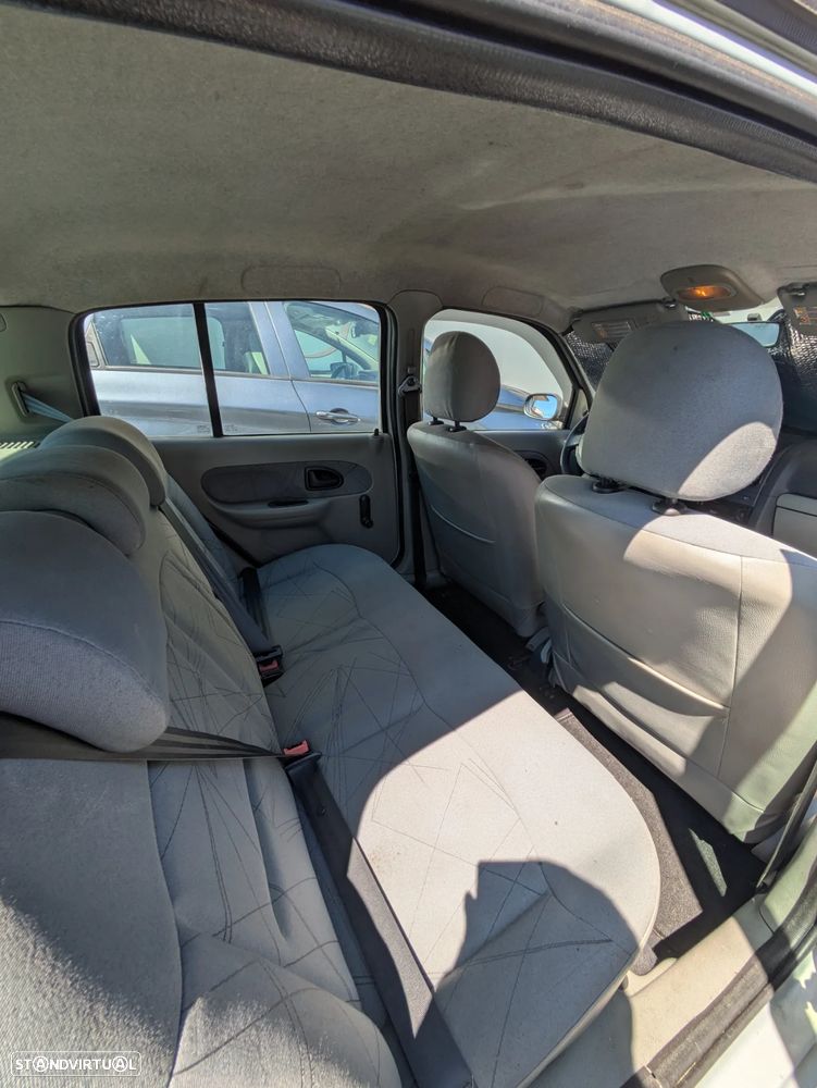 Renault Clio - 6