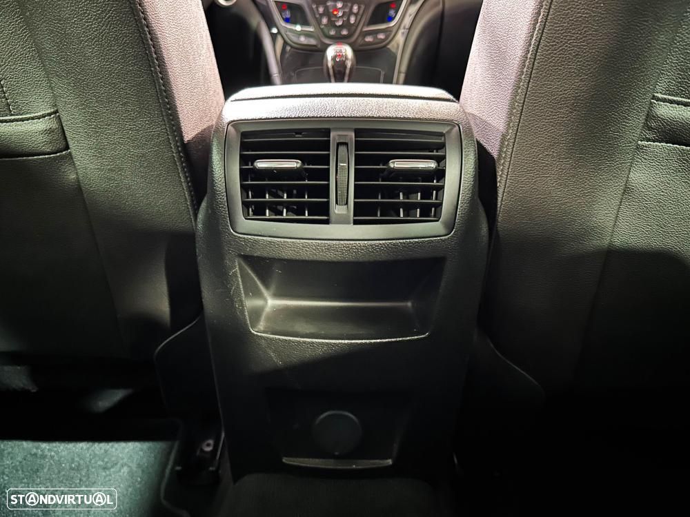 Opel Insignia - 25