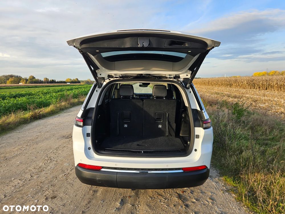 Jeep Grand Cherokee - 24