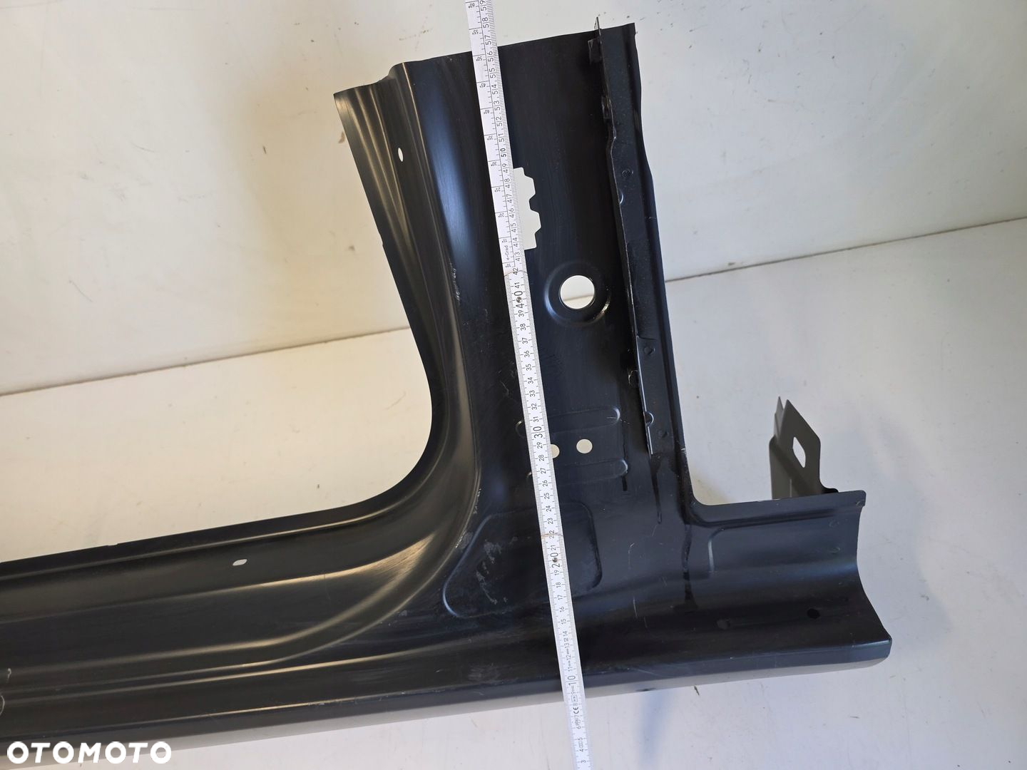 Próg prawy poszycie słupek AUDI A4 B8 8K9803088 08-16r - 3
