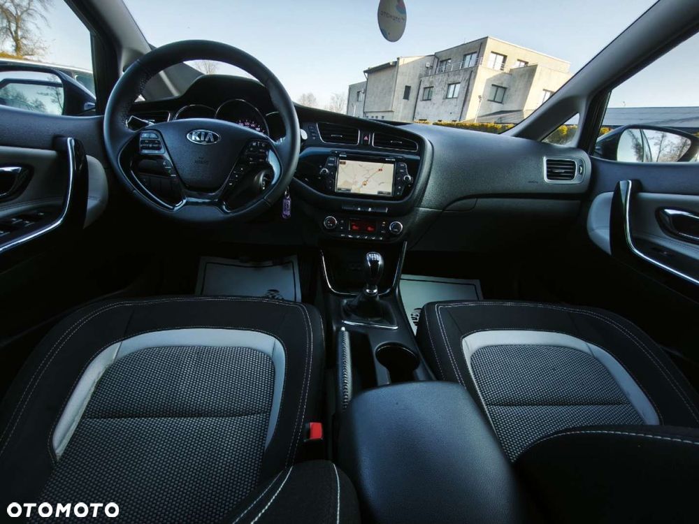 Kia Ceed - 8