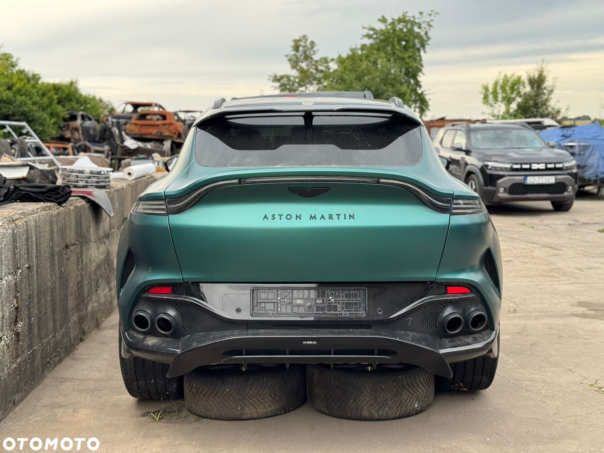 Aston Martin DBX - 3