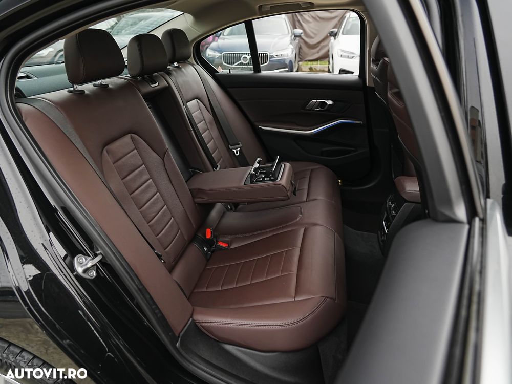 BMW Seria 3 320i Aut. Sport Line - 15