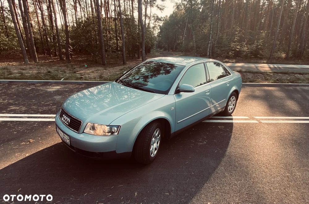 Audi A4 Limousine - 1