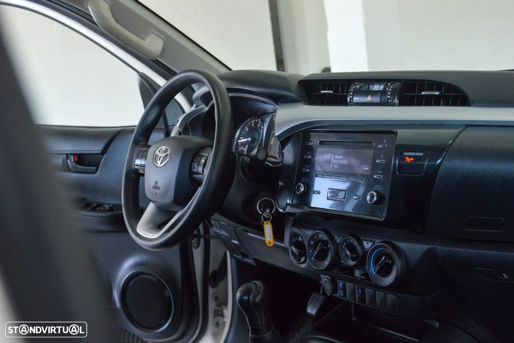 Toyota Hilux 2.4 D-4D 4WD CD CM - 29