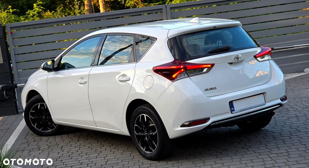 Toyota Auris 1.6 Premium - 13