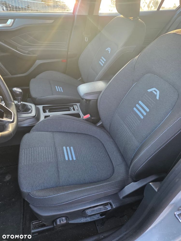 Ford Focus 1.0 EcoBoost STart-Stopp-System TITANIUM - 6