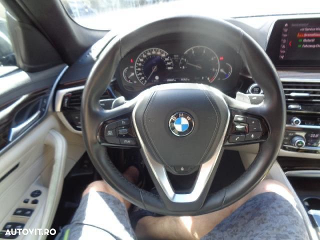 BMW Seria 5 530d xDrive AT - 9