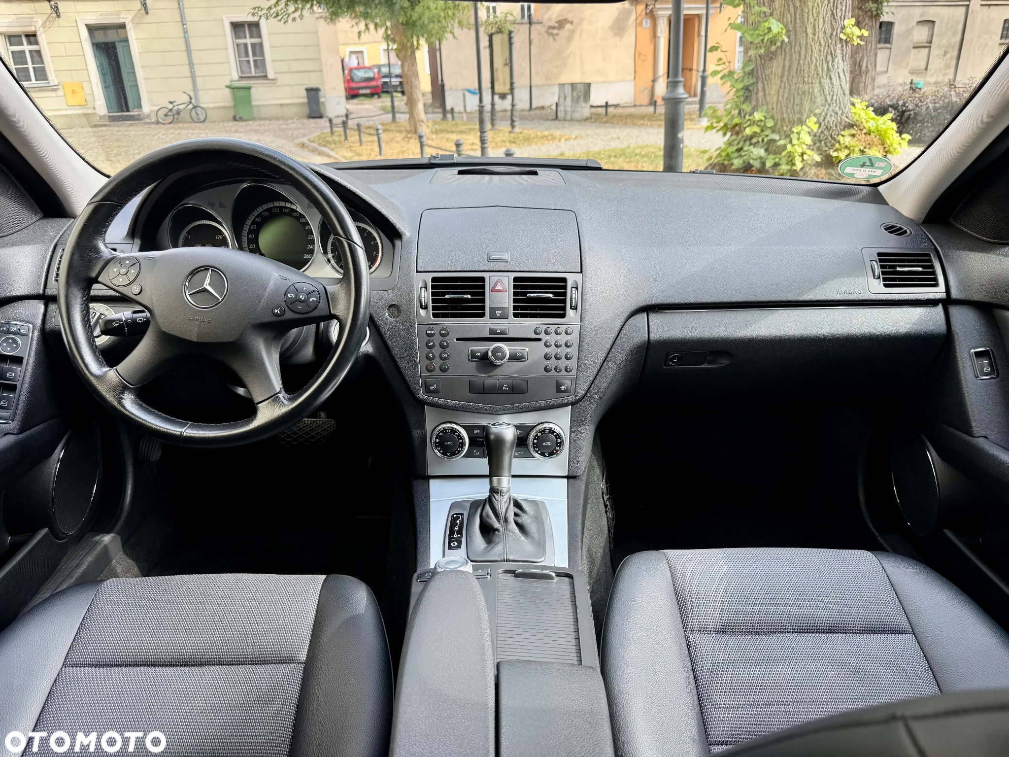 Mercedes-Benz Klasa C 250 CGI T Automatik BlueEFFICIENCY Avantgarde - 8