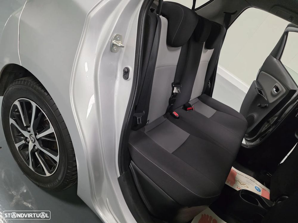 Toyota Yaris 1.5 HSD Comfort +P.Style+P.Techno - 42