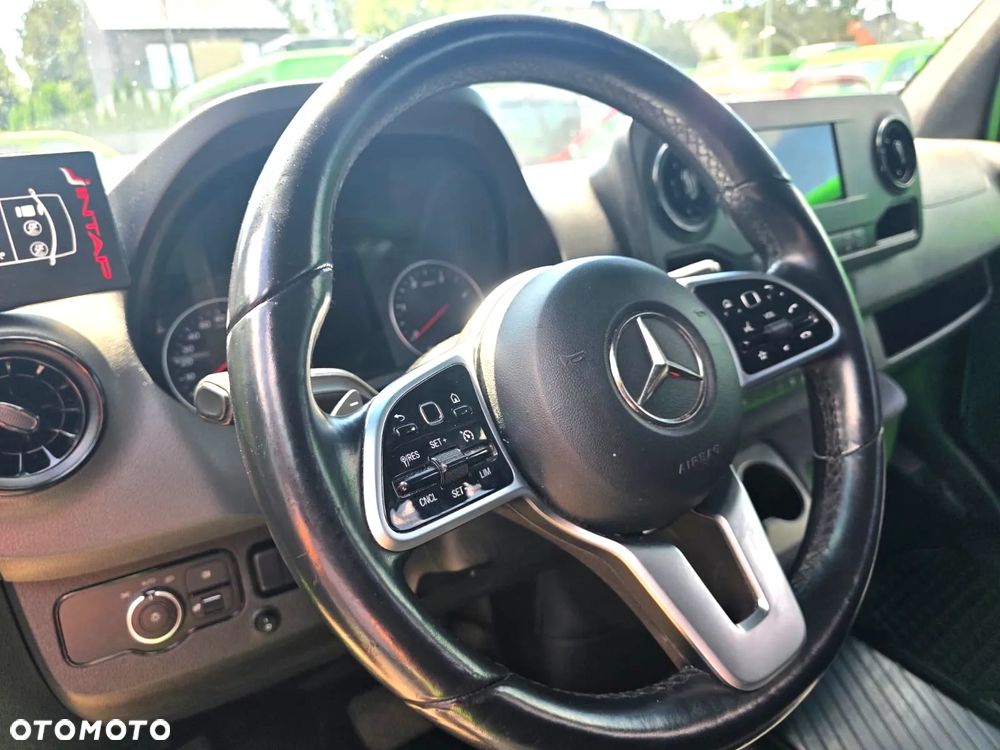 Mercedes-Benz Sprinter - 11