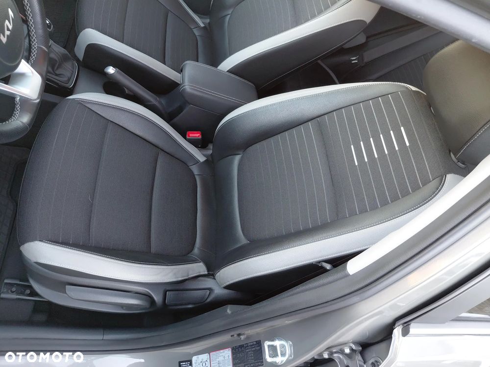 Kia Stonic 1.2 L - 11