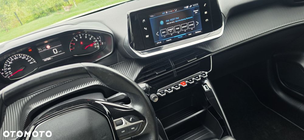 Peugeot 208 - 5