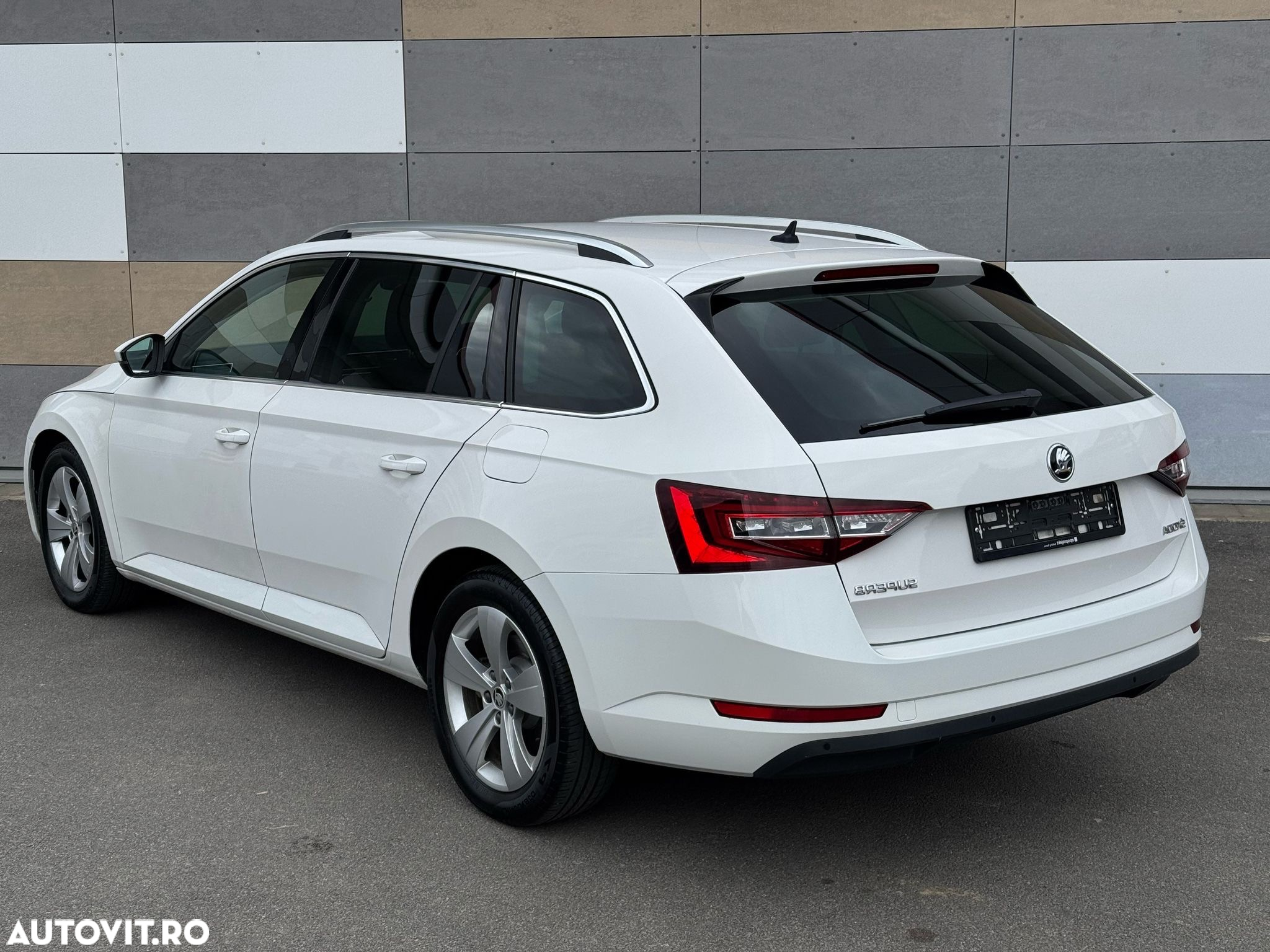 Skoda Superb 2.0 TDI DSG Style - 4