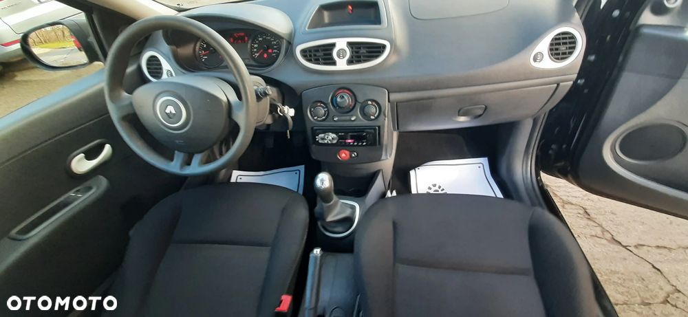 Renault Clio - 23
