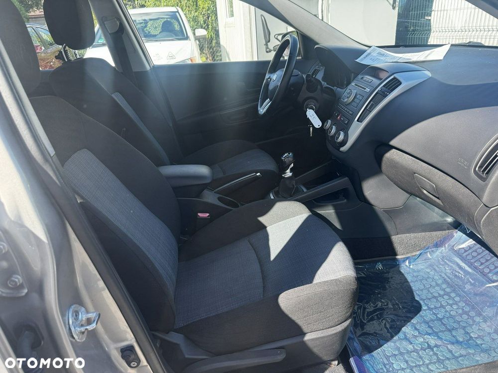 Kia Ceed - 10