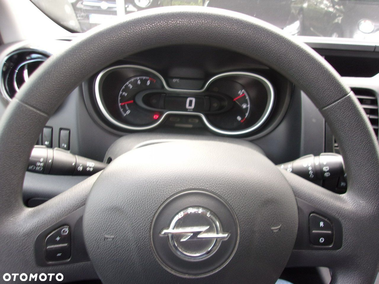 Opel Vivaro - 18