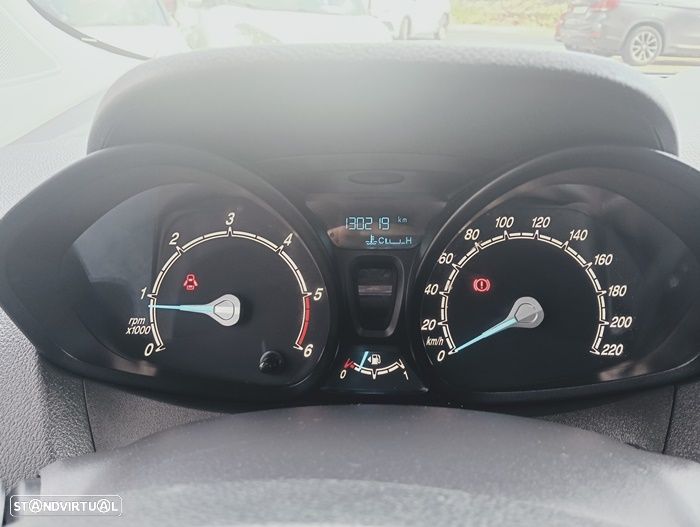 Ford Transit Courier - 37