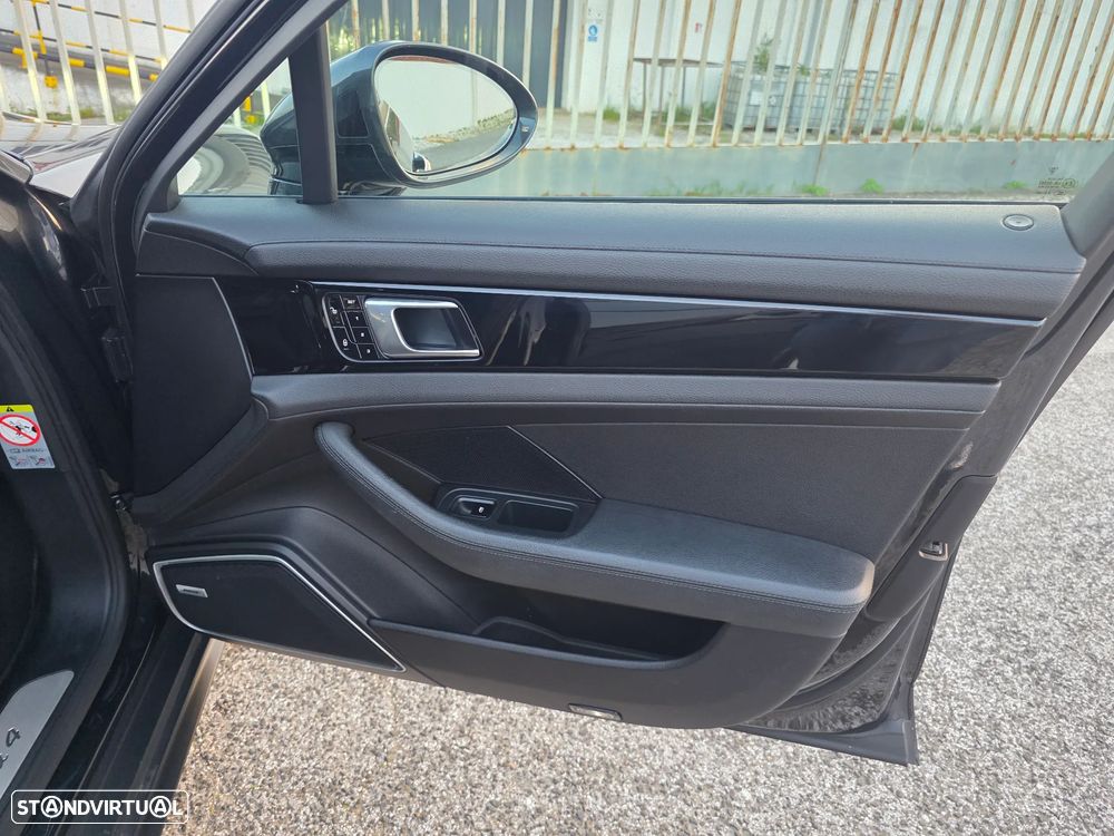 Porsche Panamera 4 E-Hybrid Executive - 38