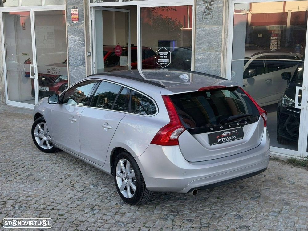 Volvo V60 2.0 D2 Momentum Drive - 4