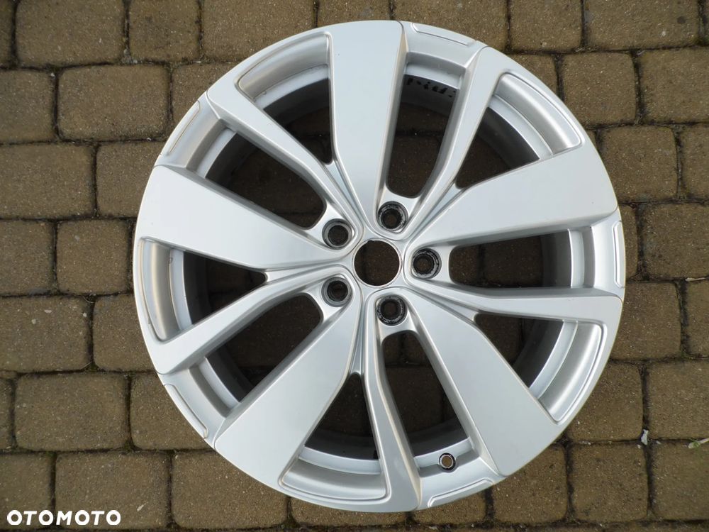 Felga 20'' 5x114,3 Renault 6,5x20 ET33 403004884R - 1