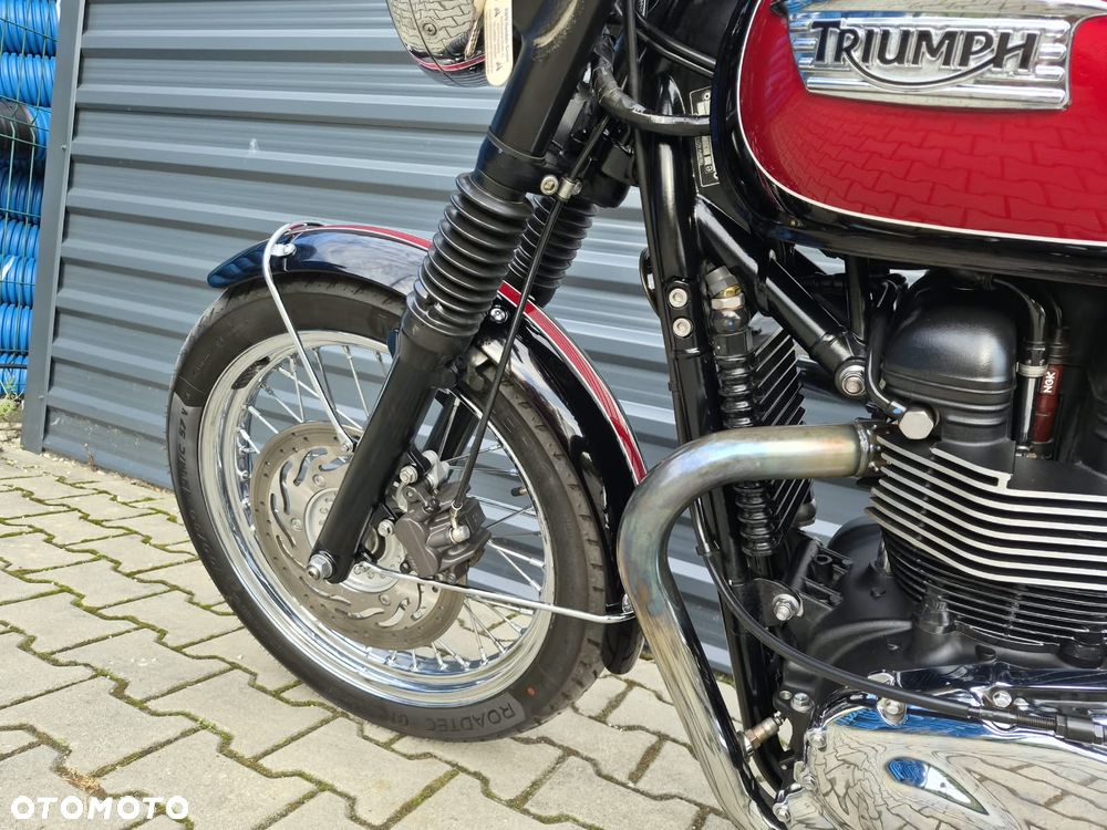 Triumph Bonneville - 22