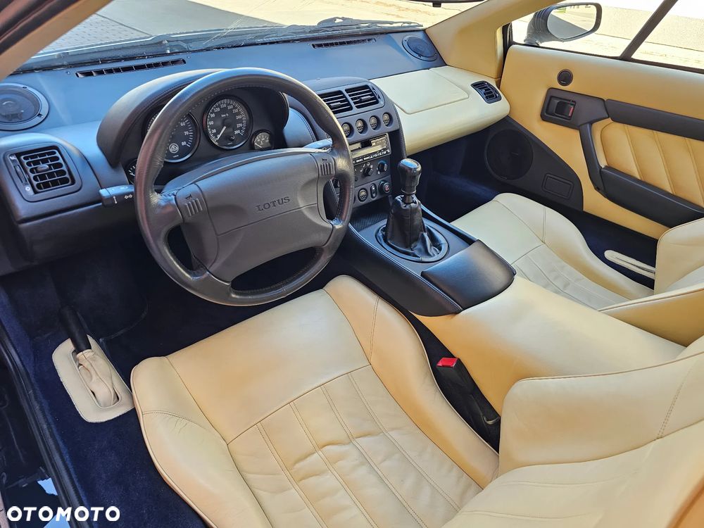 Lotus Esprit - 23