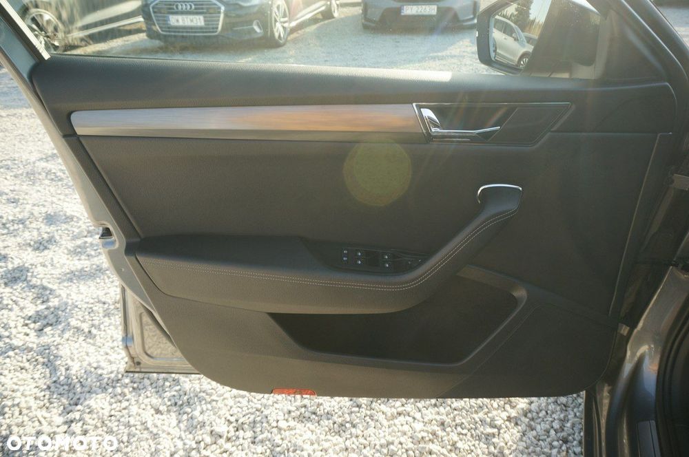 Skoda Superb 2.0 TDI SCR Style DSG - 20