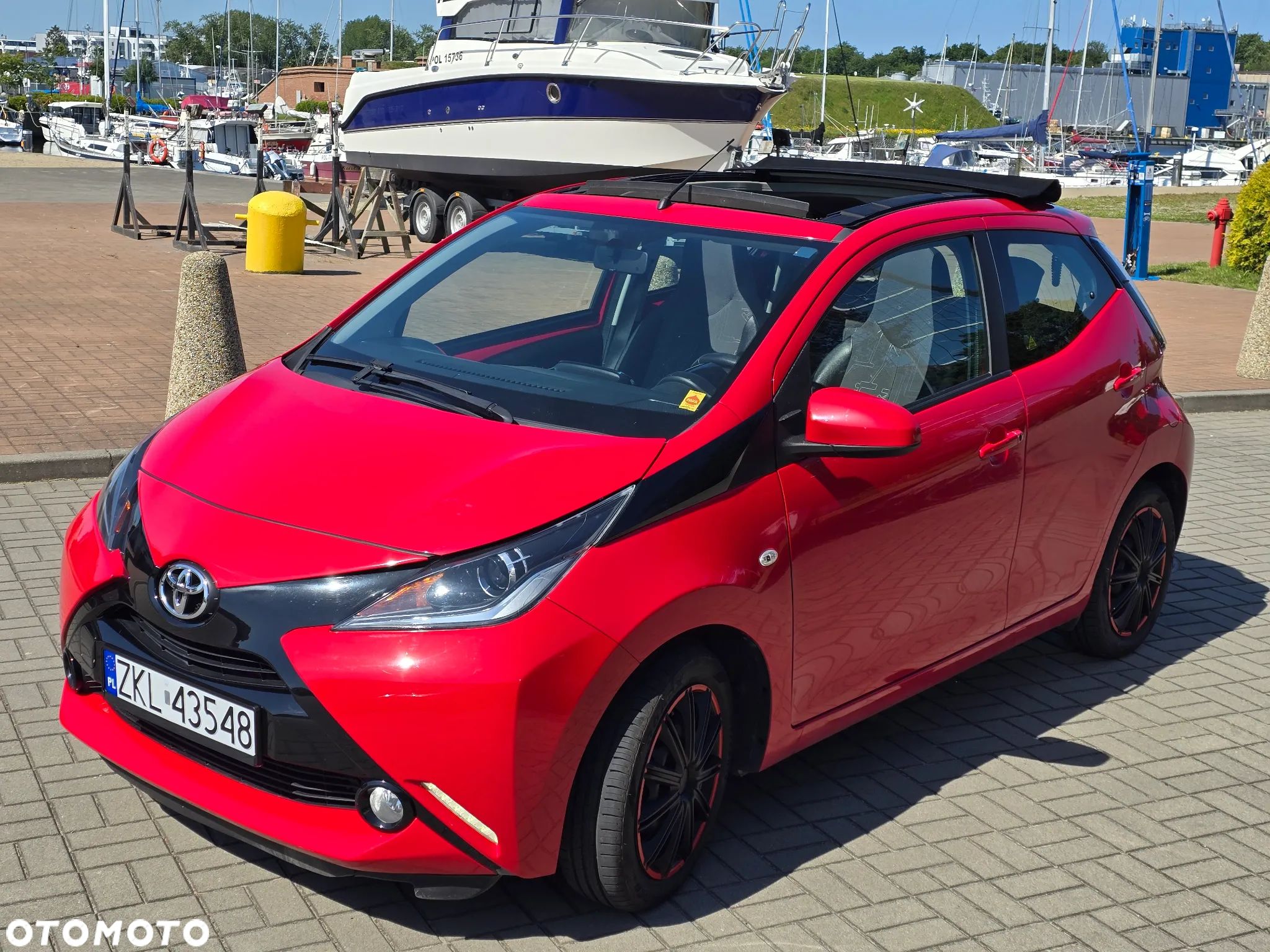 Toyota Aygo x-play touch - 1