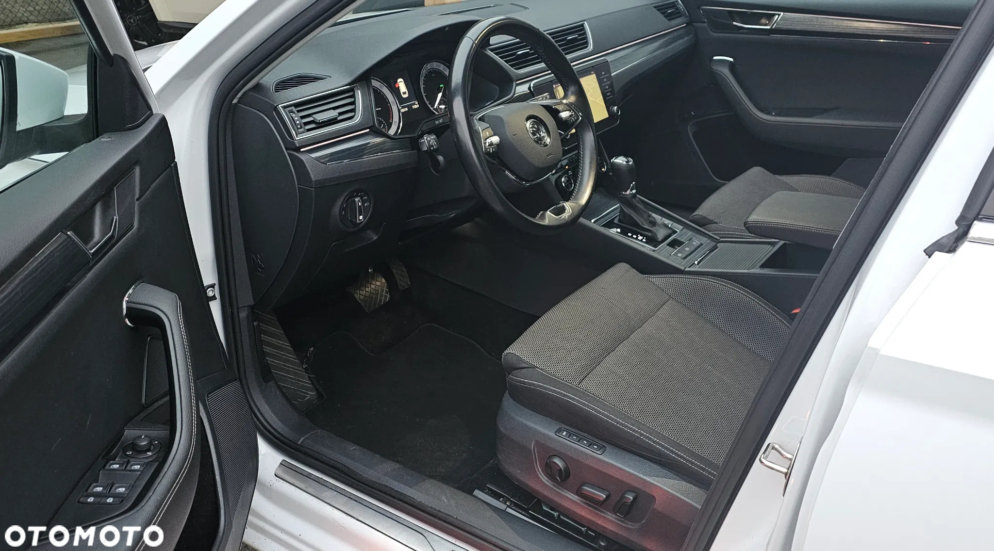 Skoda Superb Combi 2.0 TDI DSG Premium Edition - 15