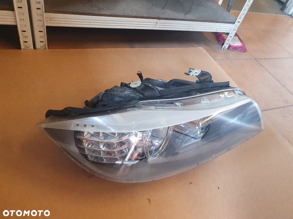 REFLEKTOR PRAWY BMW E90/E91 LIFT EUROPA - 2