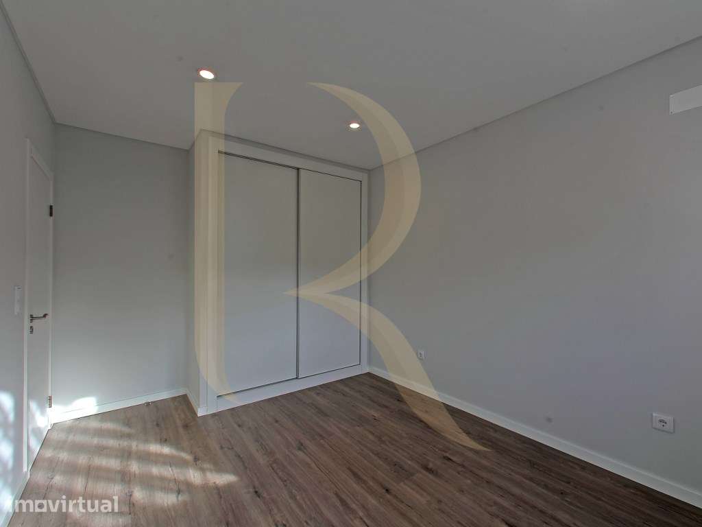 Apartamento T3 Totalmente Remodelado com Elevador - Feijó, Almada - Grande imagem: 4/9