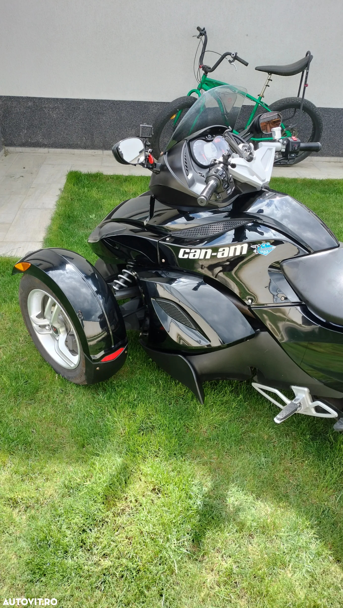 Can-Am Spyder - 13