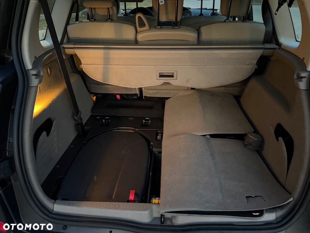 Renault Grand Scenic - 12