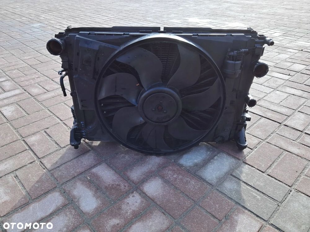 mercedes w207 2.2 cdi pas przedni chłodnice wentylator - 1