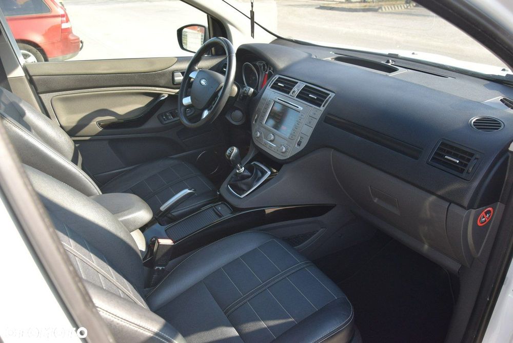 Ford Kuga 2.0 TDCi 4x4 Titanium - 36