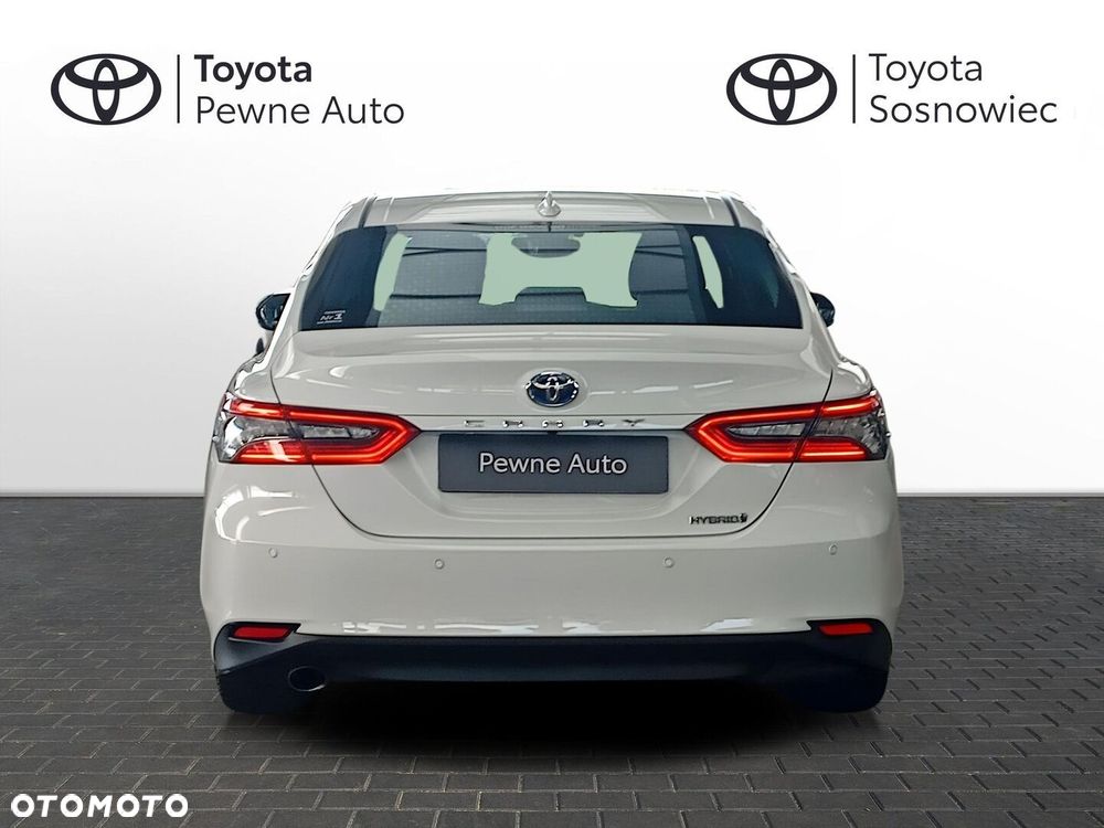 Toyota Camry - 5