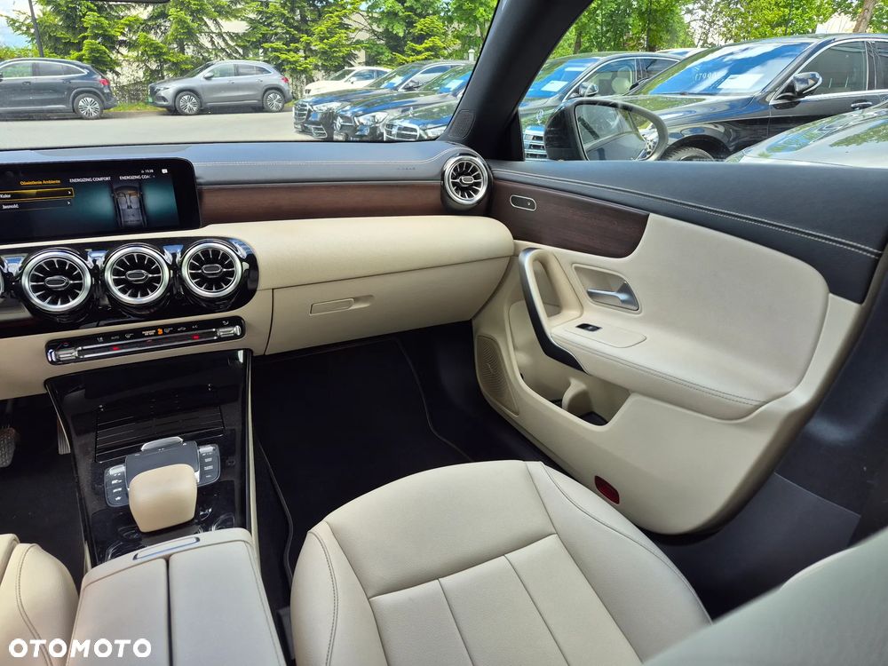 Mercedes-Benz CLA 180 d 8G-DCT - 29