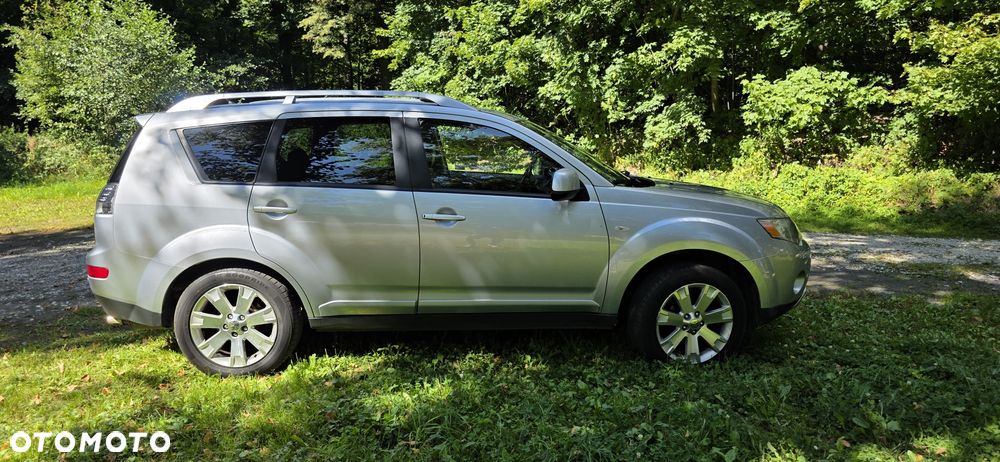 Mitsubishi Outlander - 4